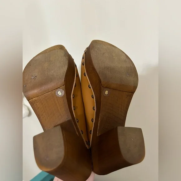 Anthropologie Seychelles Go All Out Clogs - Picture 8 of 14